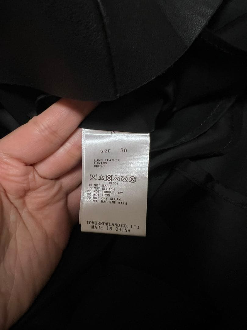 BACCA ブラックレザーVネックノースリーブベスト