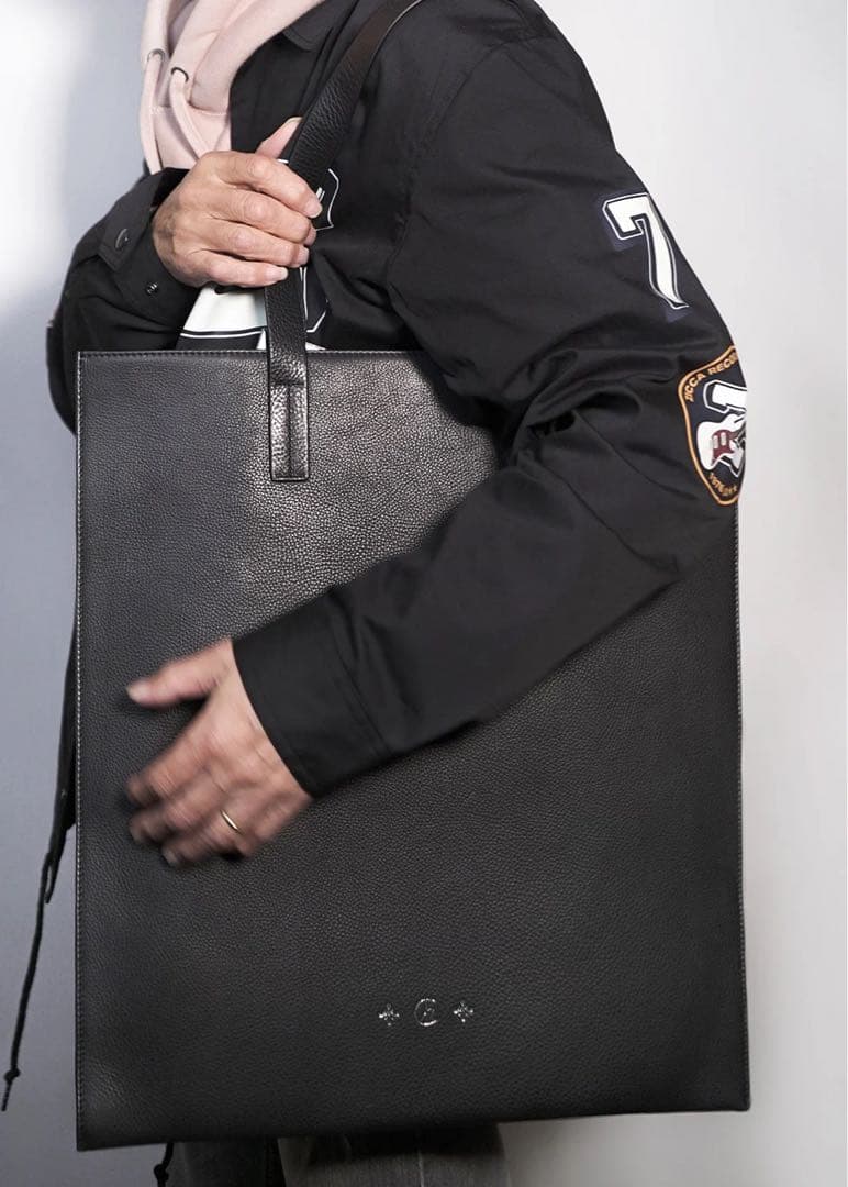 黒いレザートートバッグ