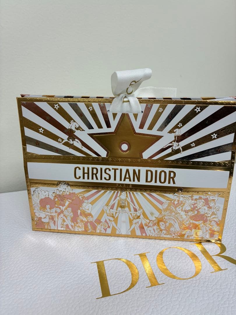 ディオール　ホリデー2025 ギフト ボックス　ラッピング　ショッパー大100個