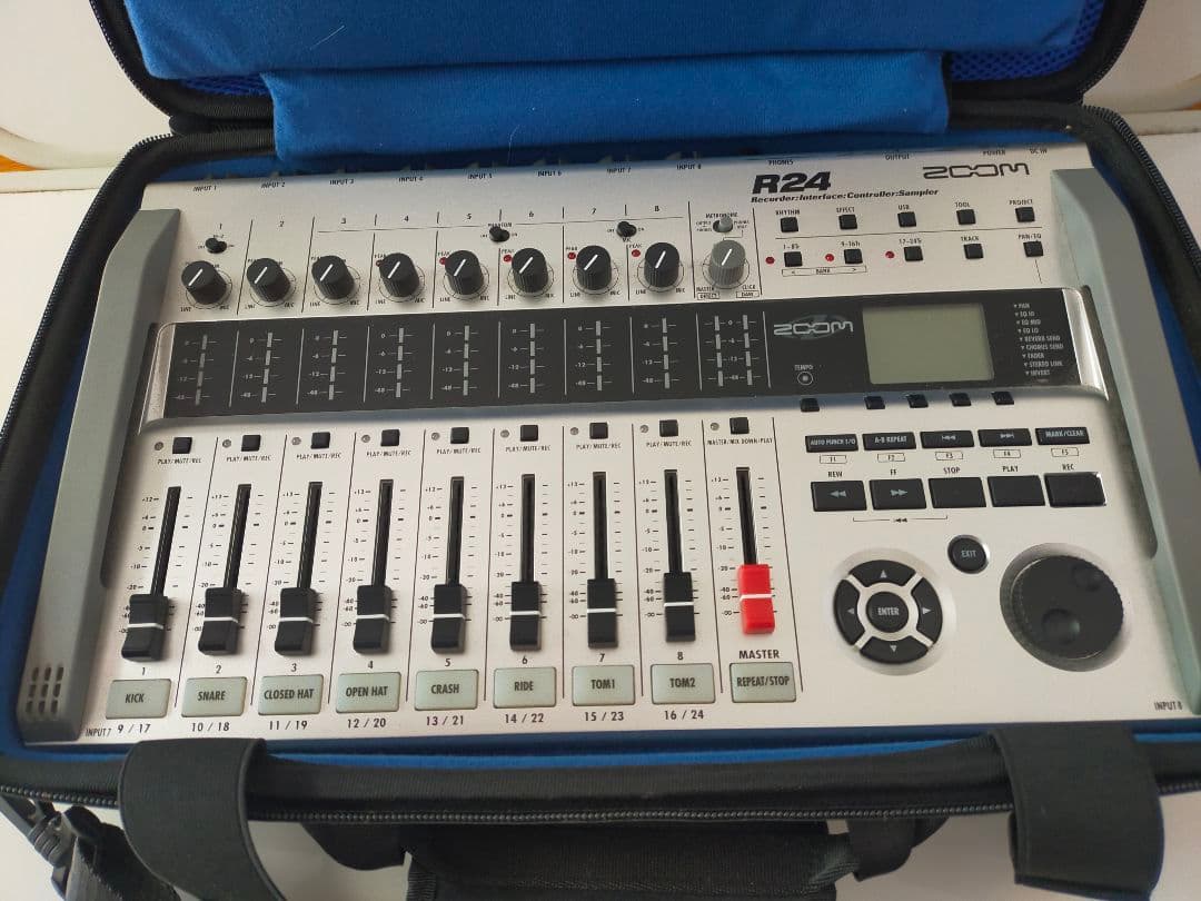 ZOOM R24 レコーダー・インターフェース