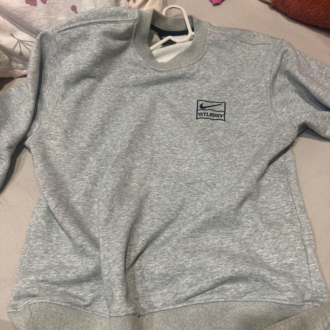 Stussy グレー トレーナー Nikeロゴ入り
