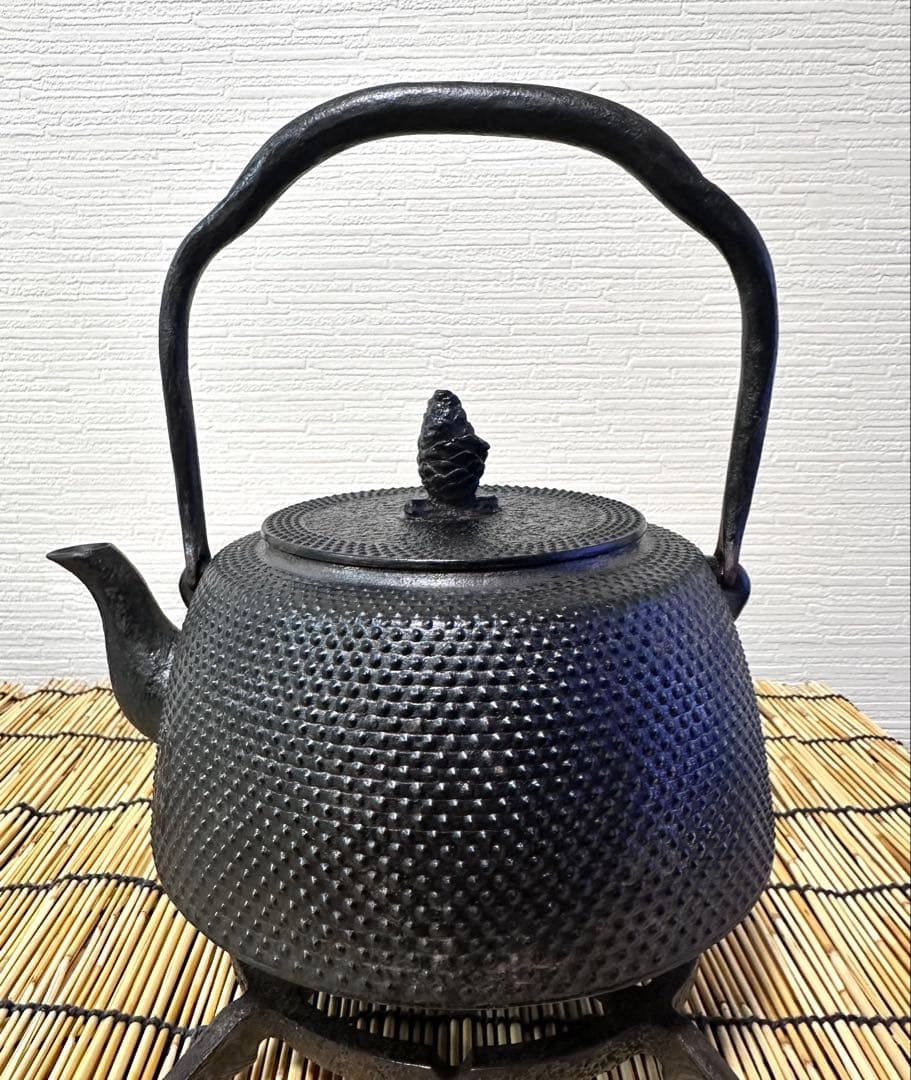 未使用品、長期保管品、栞付　南部岩鋳造　１５型九重アラレ　南部鉄瓶　南部鉄器