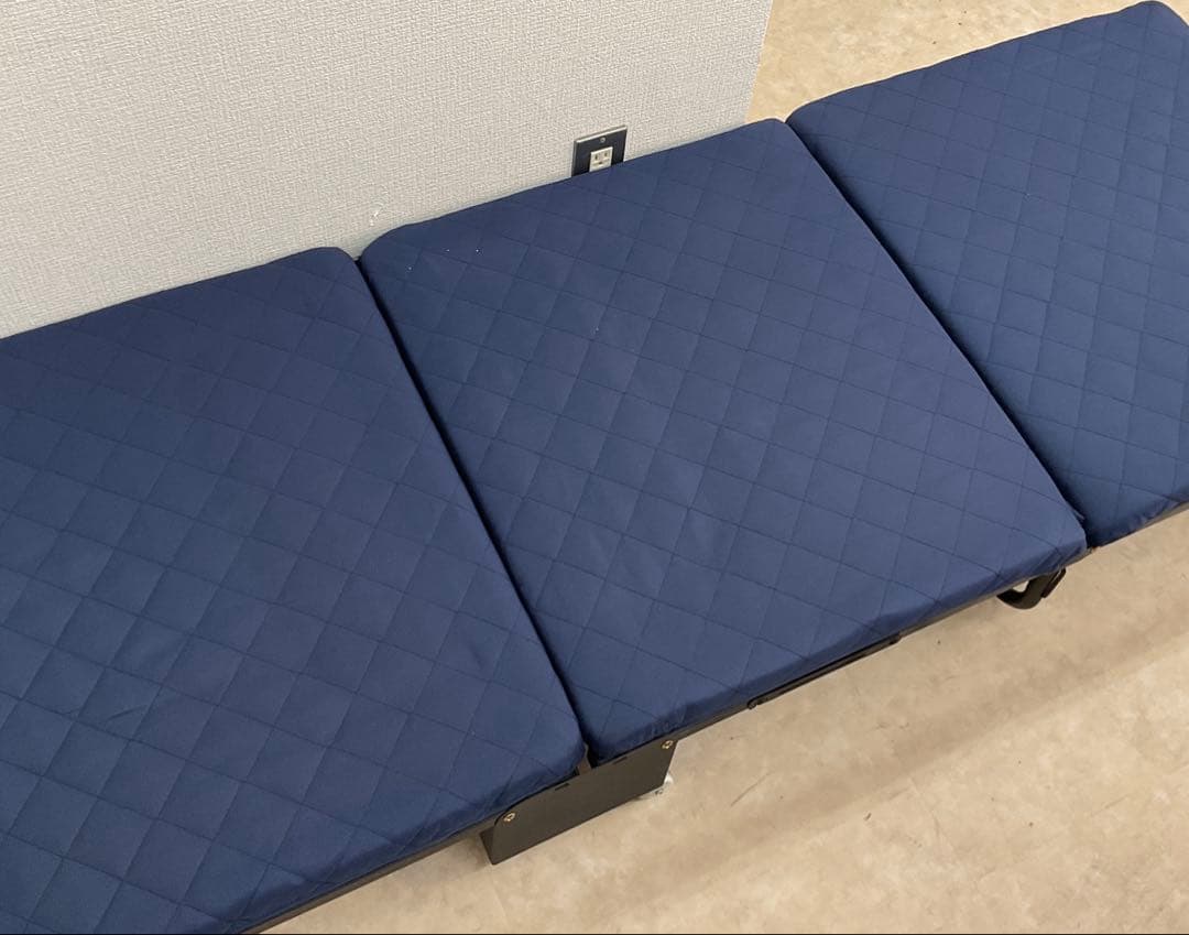【未使用品】折りたたみベッド　3つ折り　シングルベッド