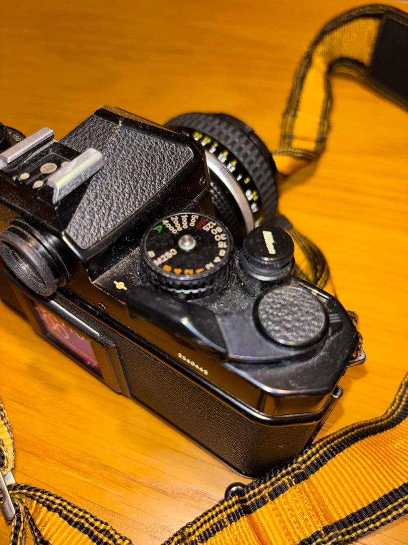 Nikon FE2 フィルムカメラ　ポートラフィルム2本付き