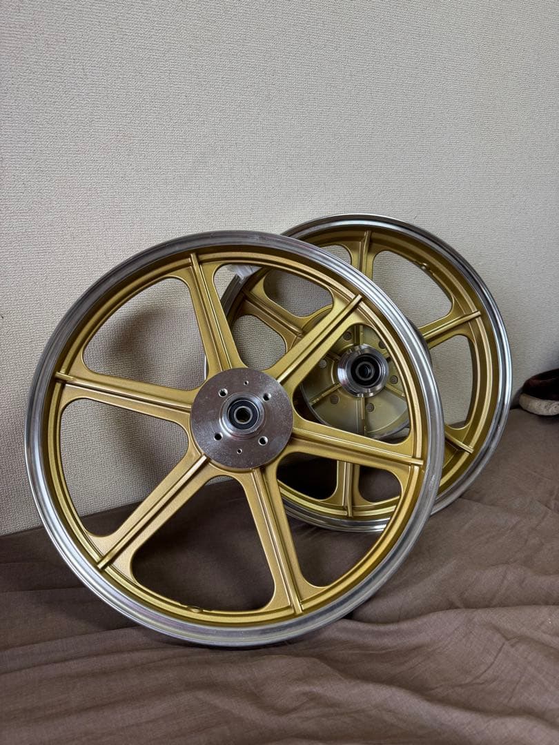 kz900 アルミホイール　4穴　リアドラム