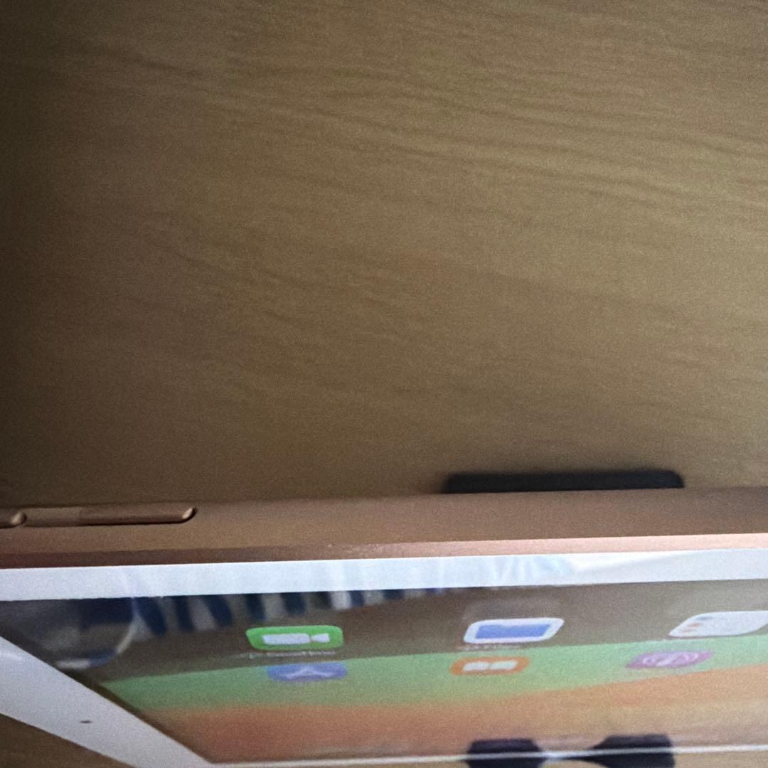 ipad 第6世代 ゴールド32GB セルラーモデル