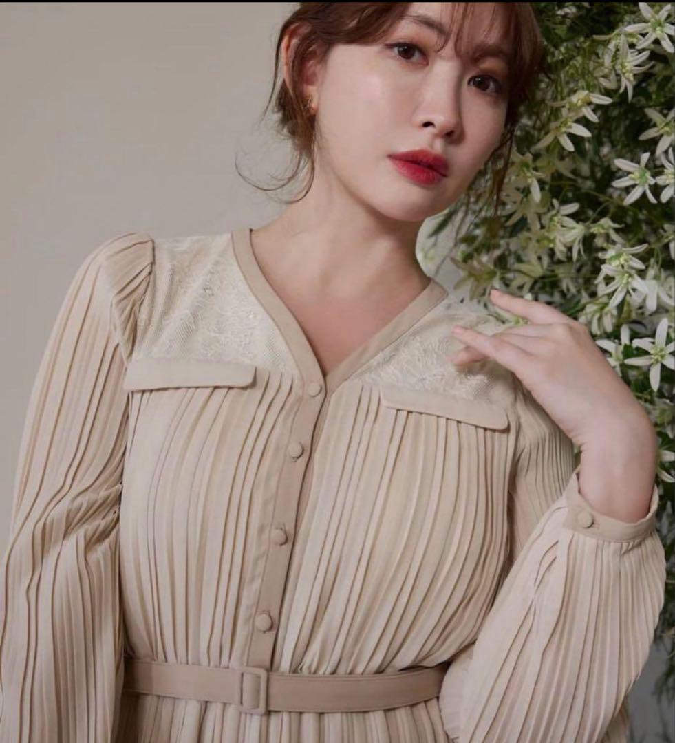 ワンピース Herlipto Point Lace Pleated Dress M