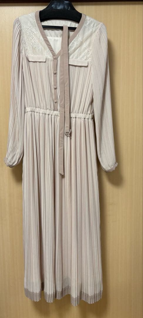 ワンピース Herlipto Point Lace Pleated Dress M