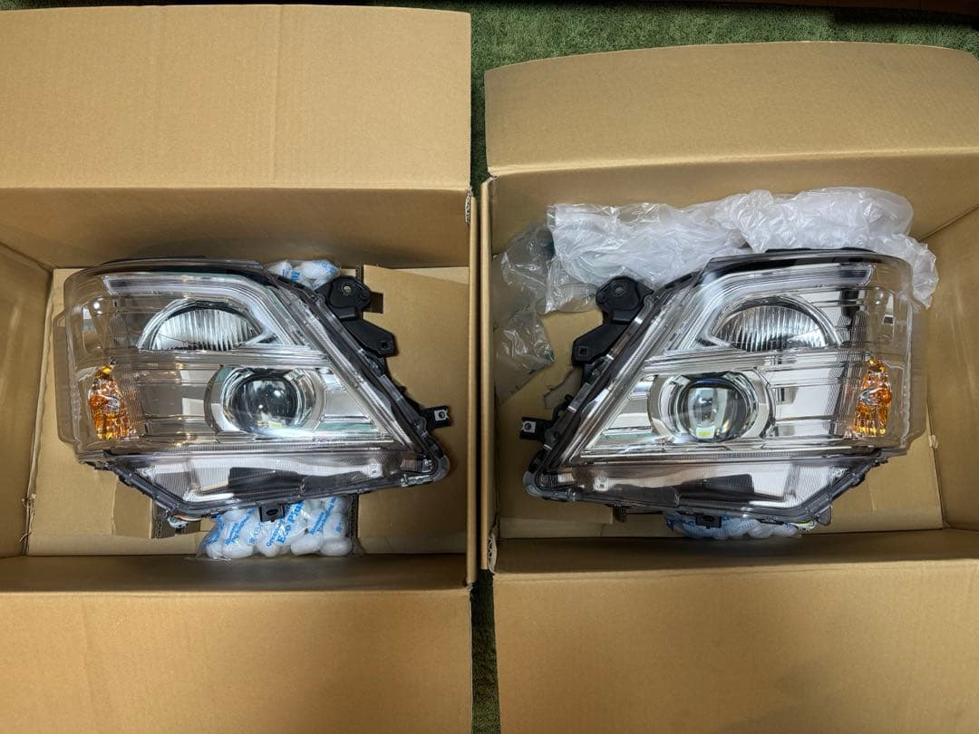 y*k様 E26 キャラバン 純正LEDヘッドライト