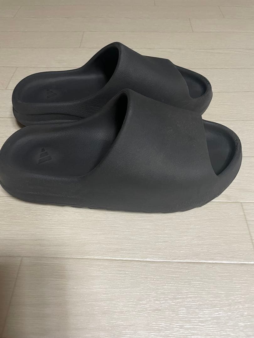 adidas YEEZY SLIDE アディダス　イージースライド