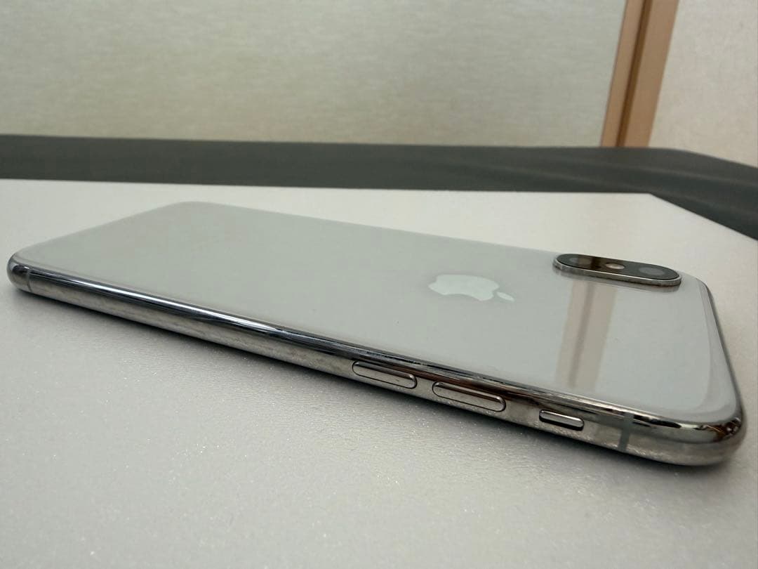 Apple iPhone XS　シルバー SIMフリー　256GB おまけ付き