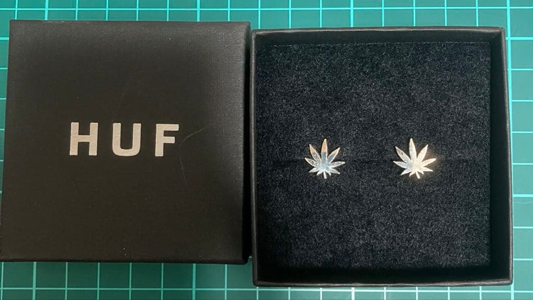 HUF マリファナ ピアス