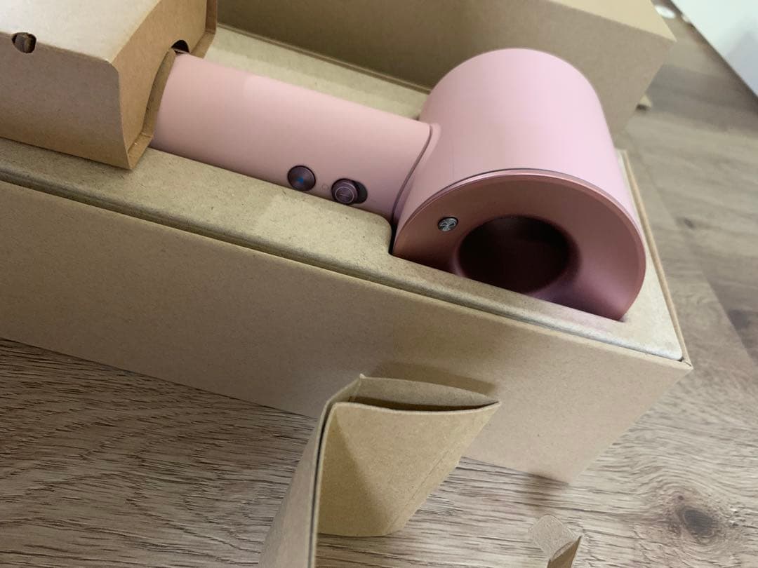 新品未使用　ロゼゴールド ダイソン ヘアドライヤーHD08 ULF BP