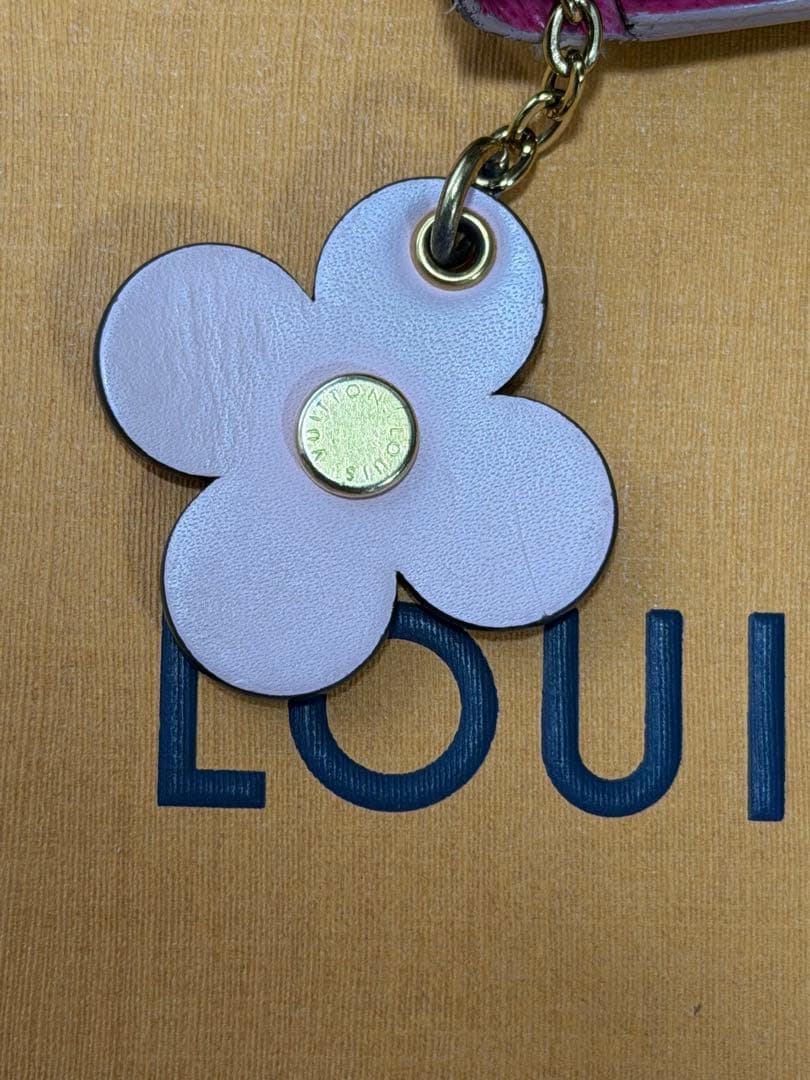 ルイヴィトン モノグラム ポルトフォイユ エミリー フラワーチャーム