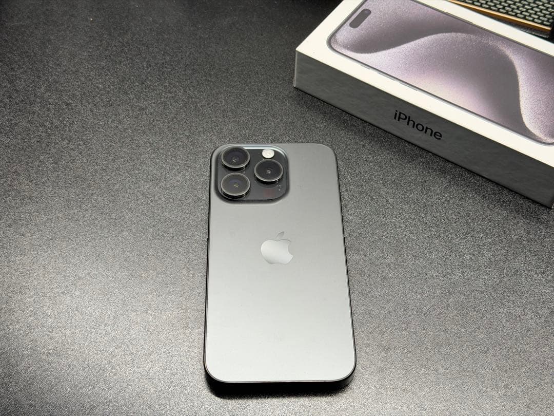 iPhone 15 Pro 128GB ブラックチタニウム バッテリー87%