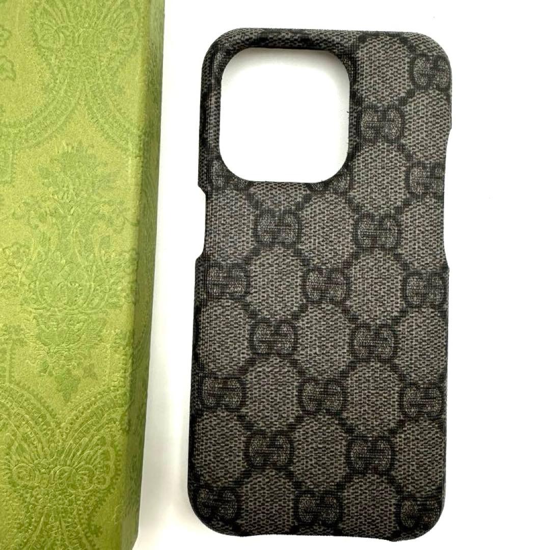 美品　GUCCI iPhone 15Pro スマホケース　GGスプリーム グレー