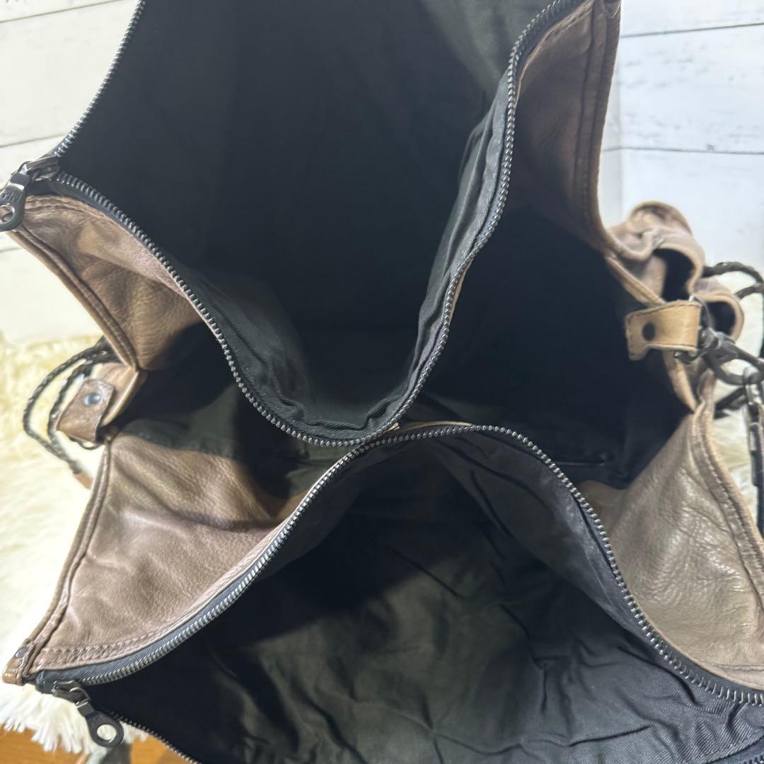 ZER 本革レザー　ショルダーバッグ 三層式