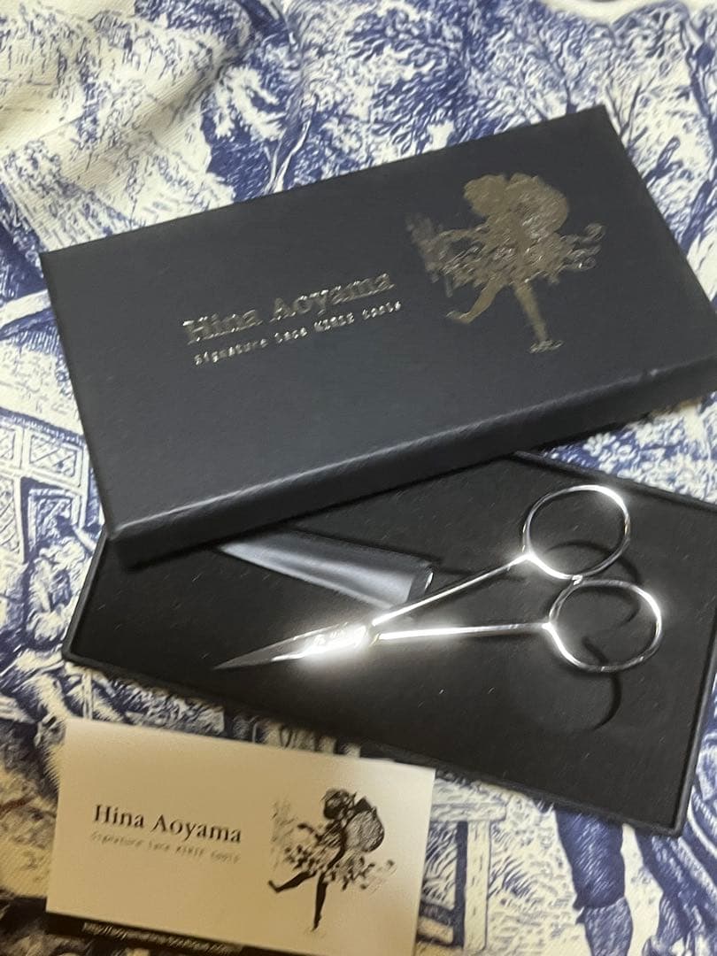 YUKI　切り絵作家　蒼山日菜　ハサミ