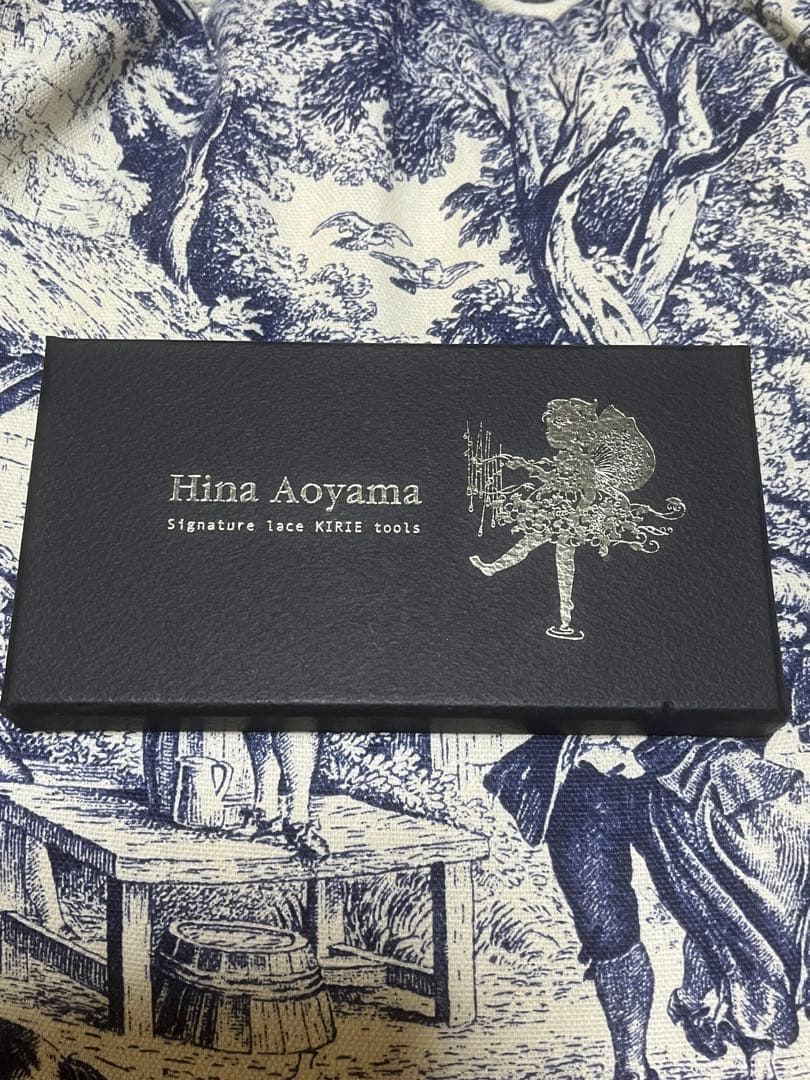 YUKI　切り絵作家　蒼山日菜　ハサミ