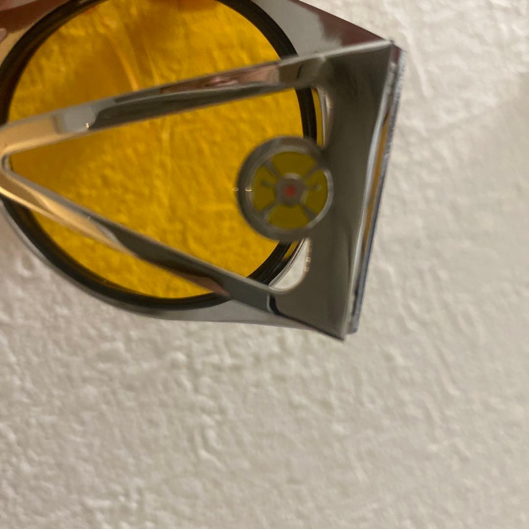 hide ロケットダイブPV着用サングラス