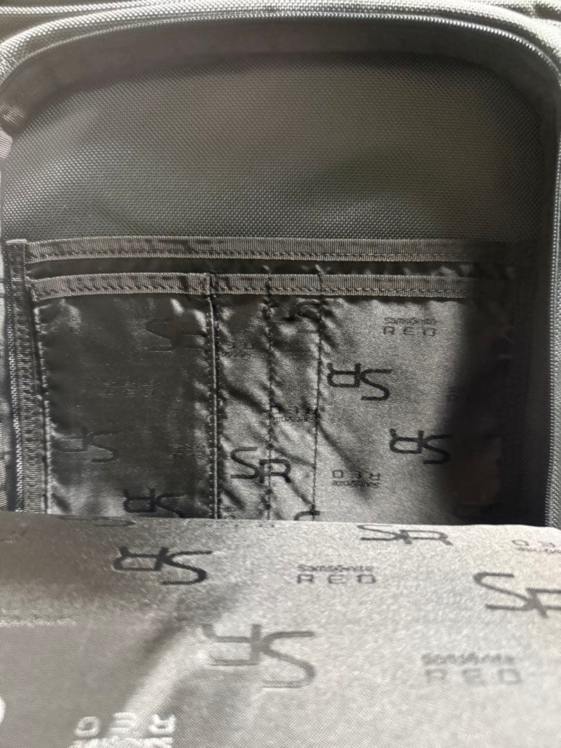 ユウジおまとめ: Samsonite RED バックパックとemuセーター