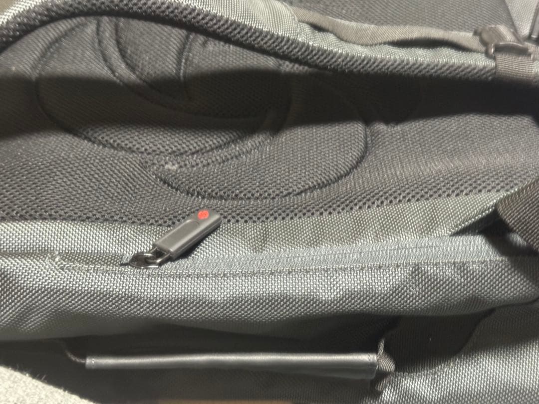 ユウジおまとめ: Samsonite RED バックパックとemuセーター