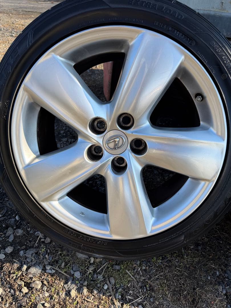 レクサスのタイヤサイズ245/45/R19