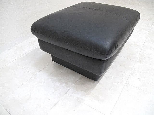 【展示品】IDC大塚家具 本革オットマン 　　モダンデザイン　スツール　チェア