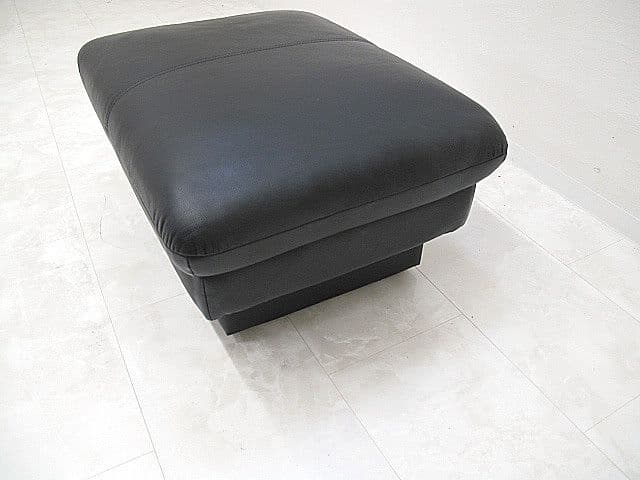 【展示品】IDC大塚家具 本革オットマン 　　モダンデザイン　スツール　チェア
