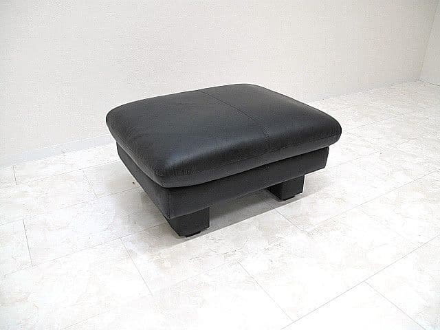 【展示品】IDC大塚家具 本革オットマン 　　モダンデザイン　スツール　チェア