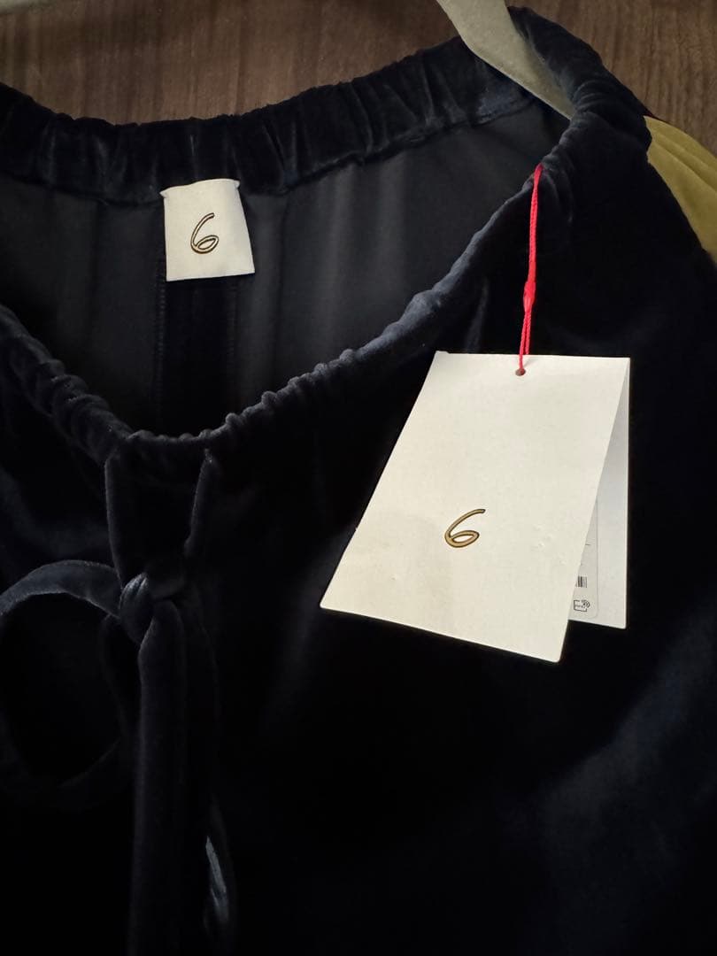 ６ロク　ベルベットネイビーラインパンツ