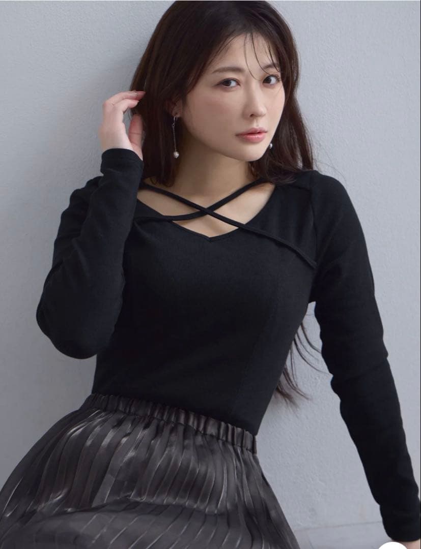 overe Vネックストラップカットソー：ブラック96サイズ