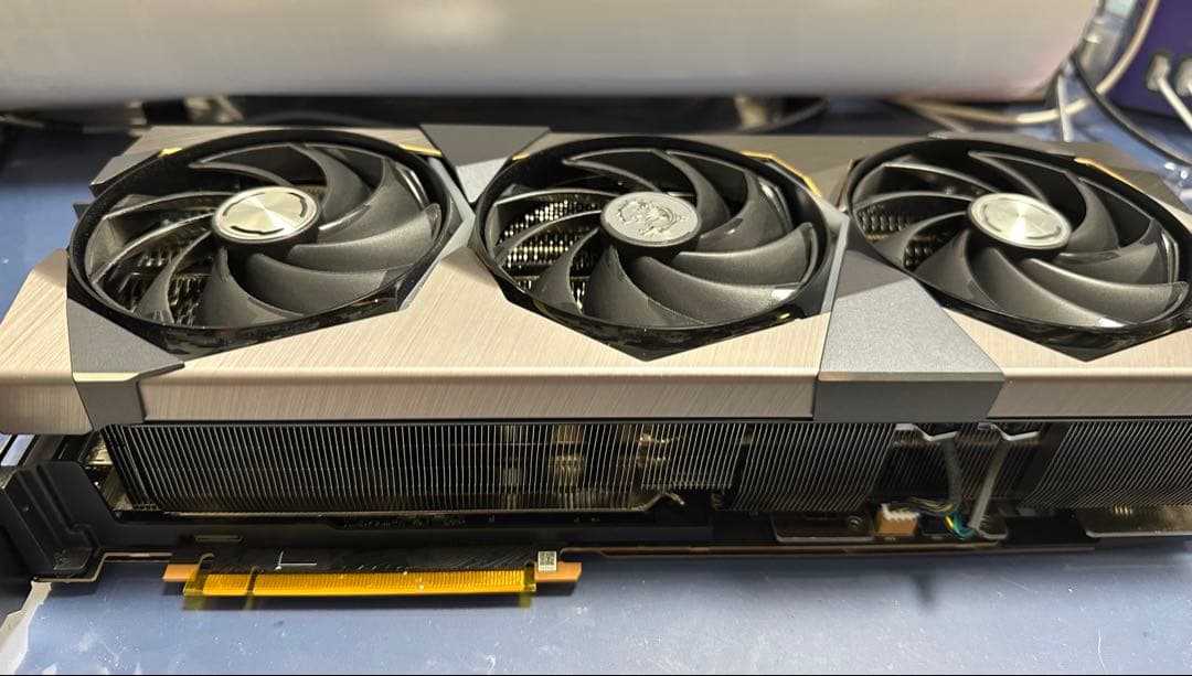 MSI GeForce RTX 4090 SUPRIM X（コア・メモなし)