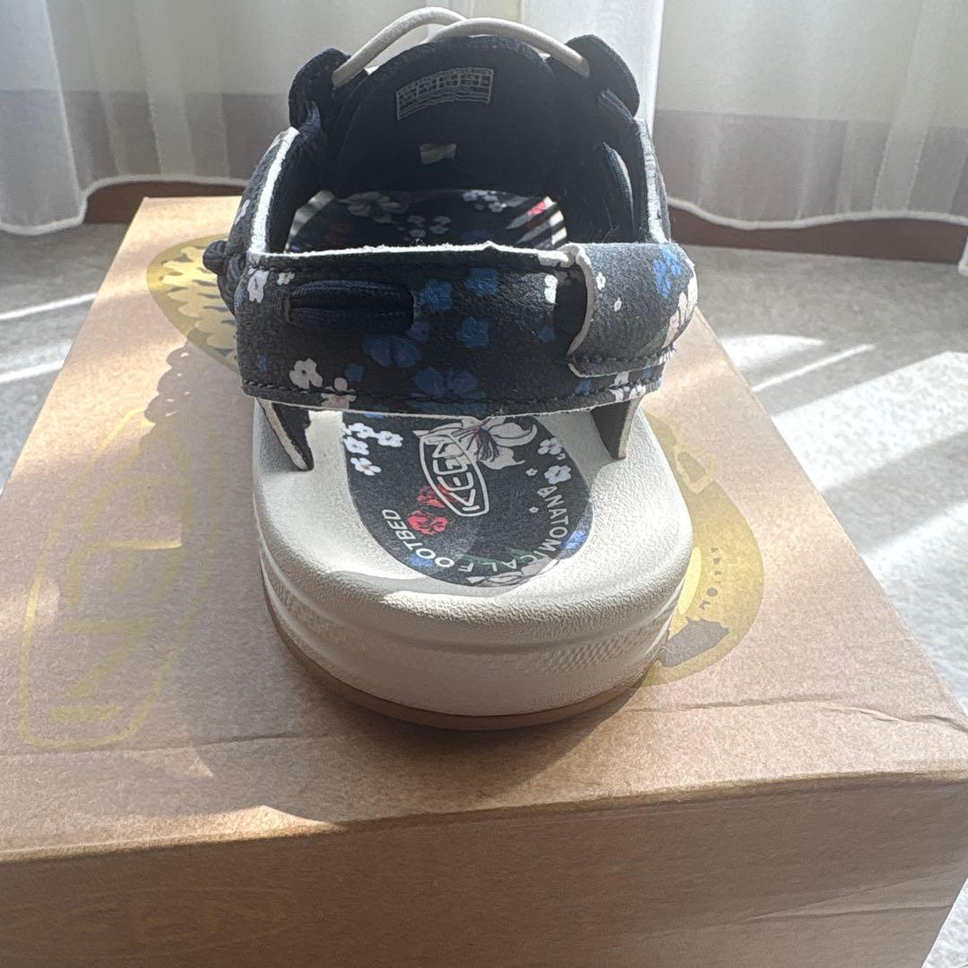 【美品】KEEN ネイビー 編み込みサンダル