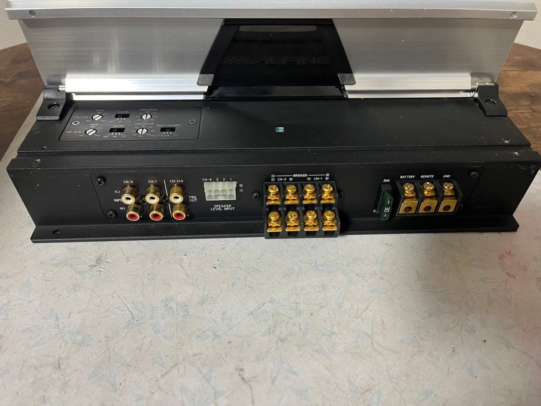 ALPINE MRV-F340 4チャンネルアンプ