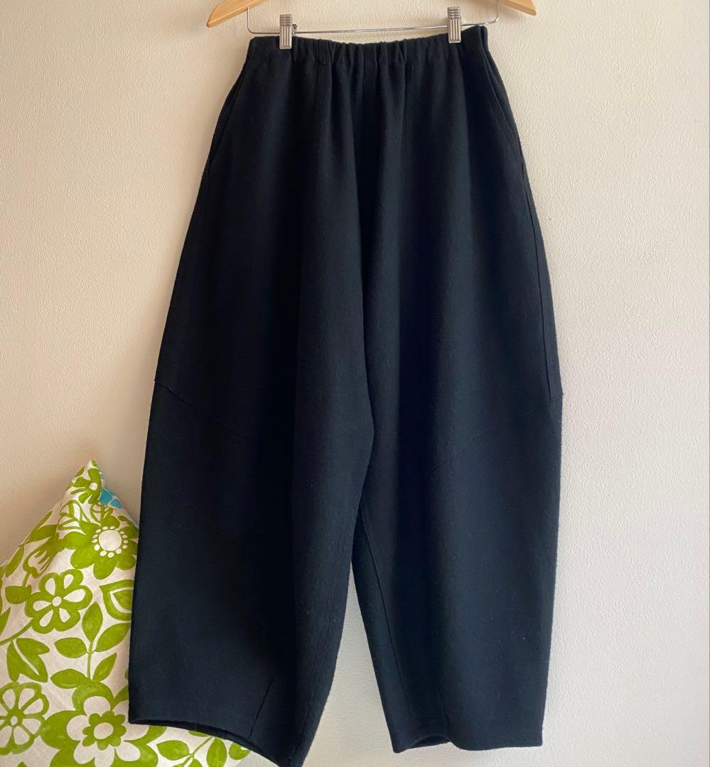 ヨーガンレール　ラム圧縮ウール　バルーンパンツ　黒　ババグーリ