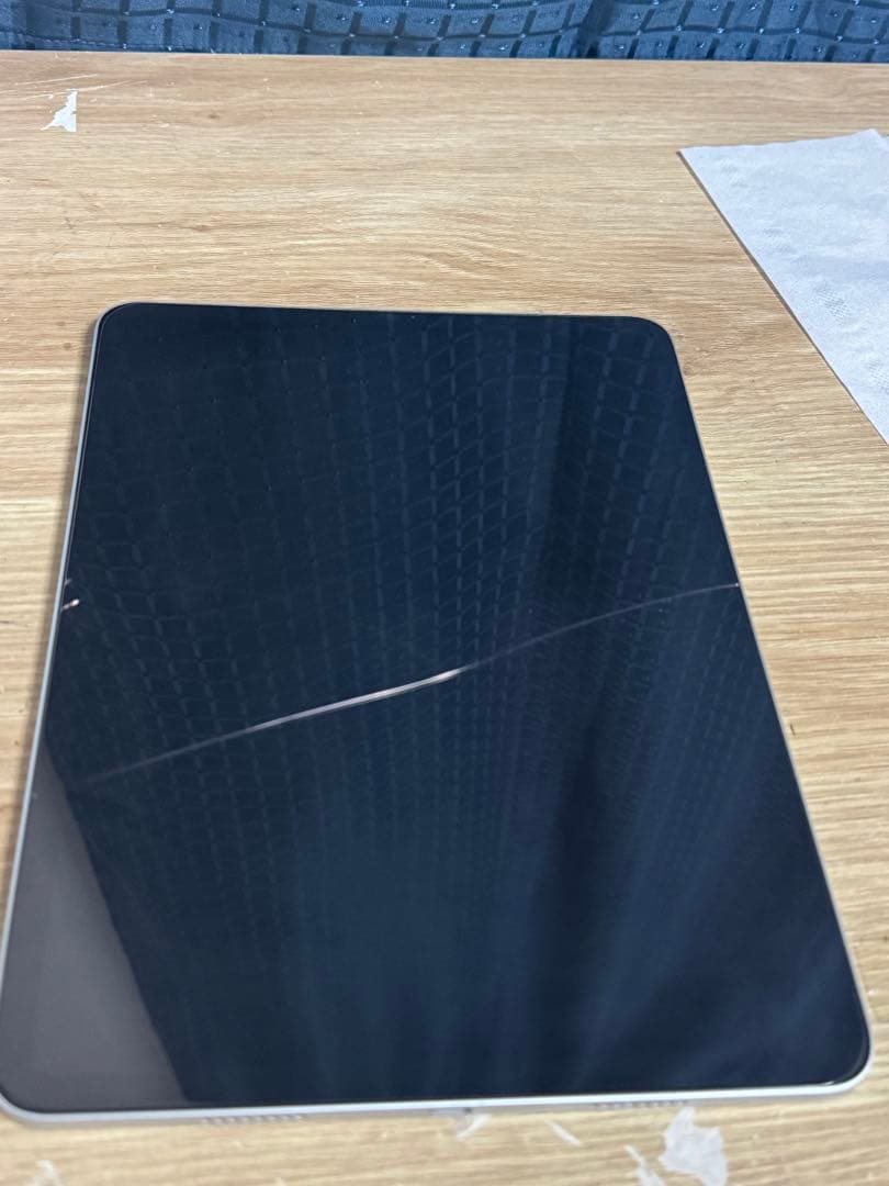 iPad Pro 2022年モデル　シルバー　画面割れなし