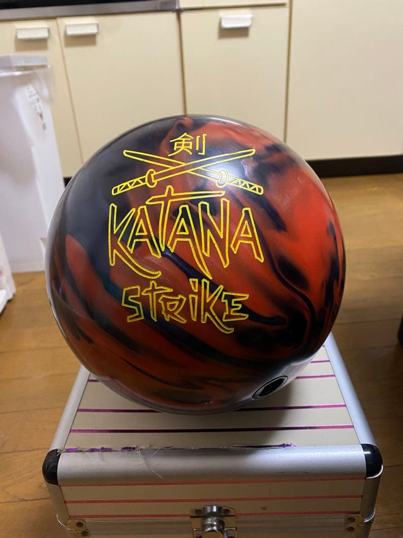ボーリングボールRADICAL KATANA STRIKE 15P サムレス用。