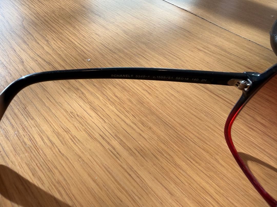 Chanel サングラス ブラック/レッド