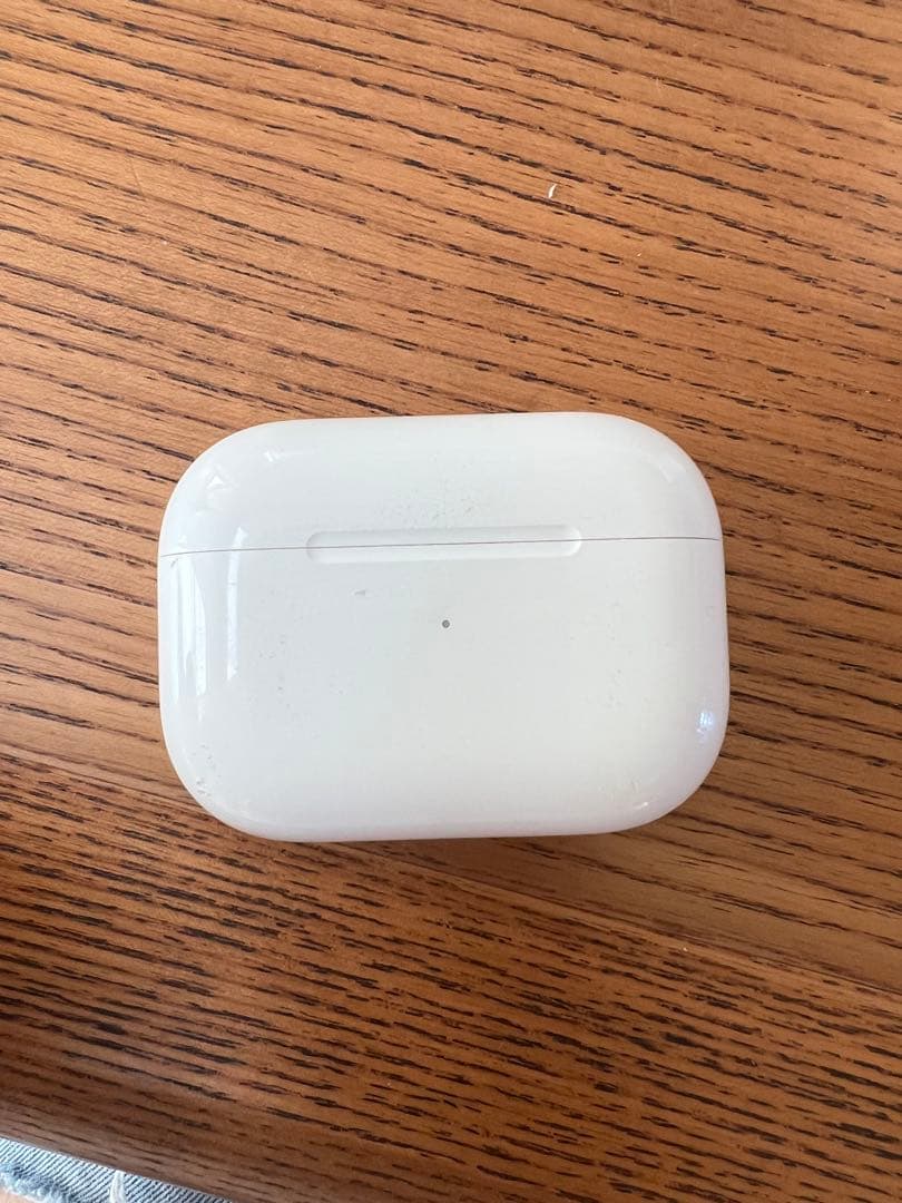 アップル Airpods Pro 第2世代　右耳だけ聞こえません