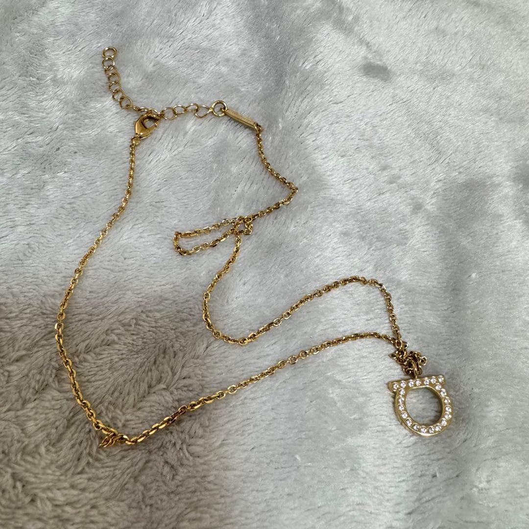 FERRAGAMO ガンチーニ クリスタルネックレス(S) ゴールド