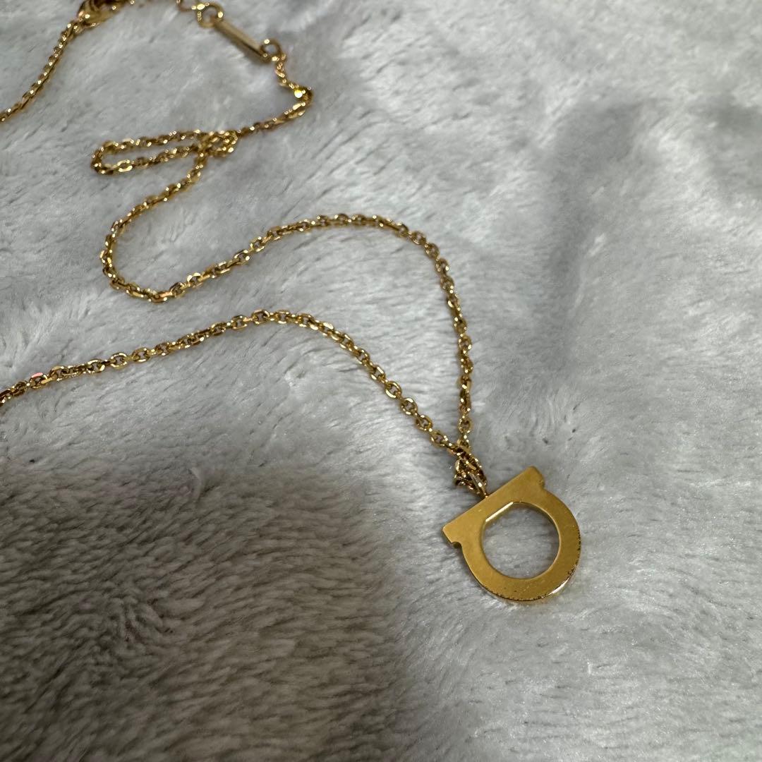 FERRAGAMO ガンチーニ クリスタルネックレス(S) ゴールド