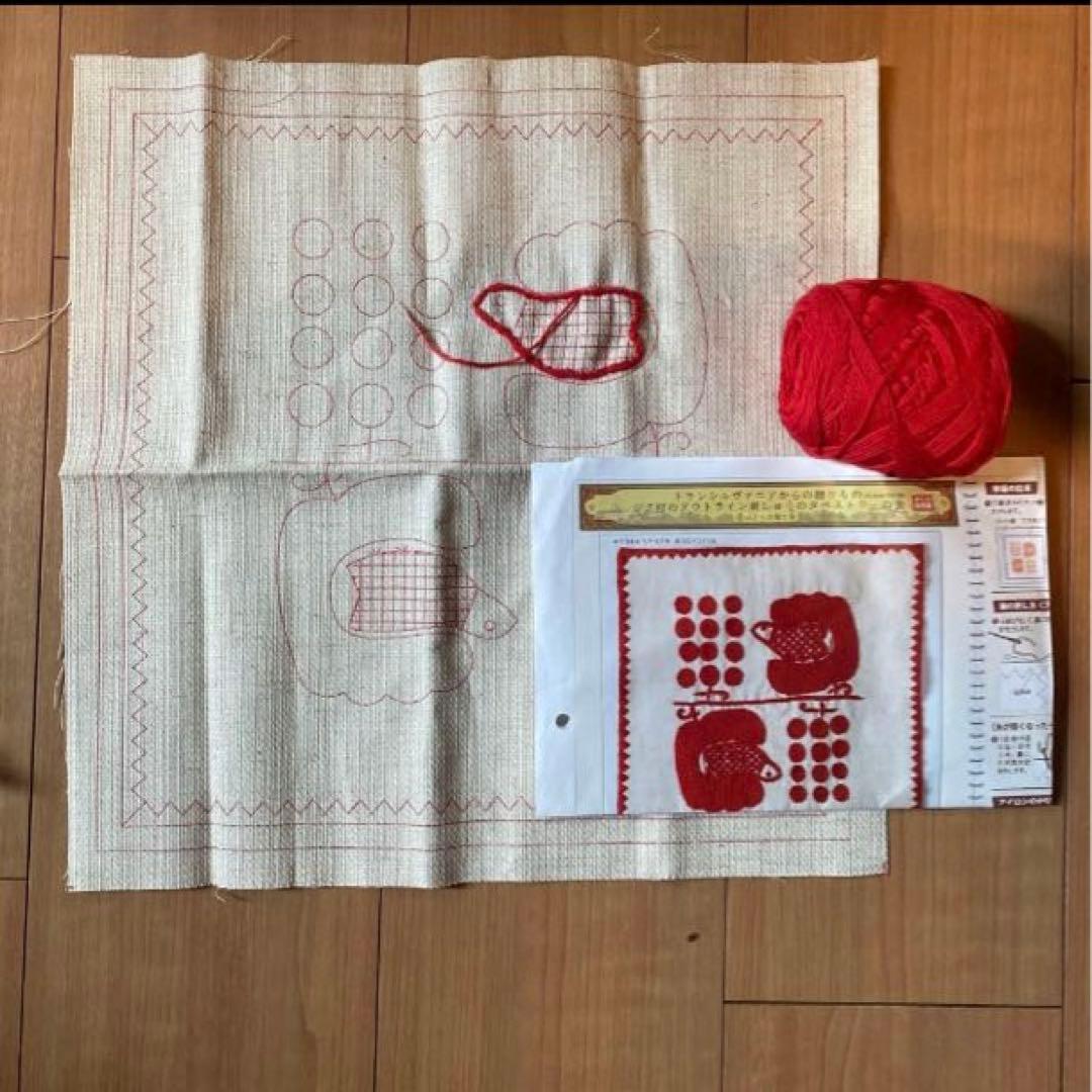 トランシルヴァニアからの贈り物　シク村のアウトライン刺繍のタペストリーの会