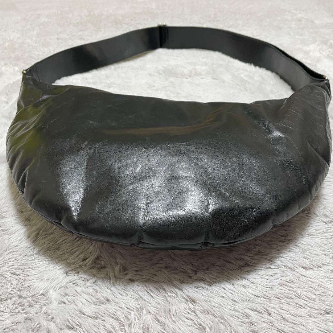 m0851 ショルダーバッグ　オールレザー　アニリンレザー　光沢　ブラック