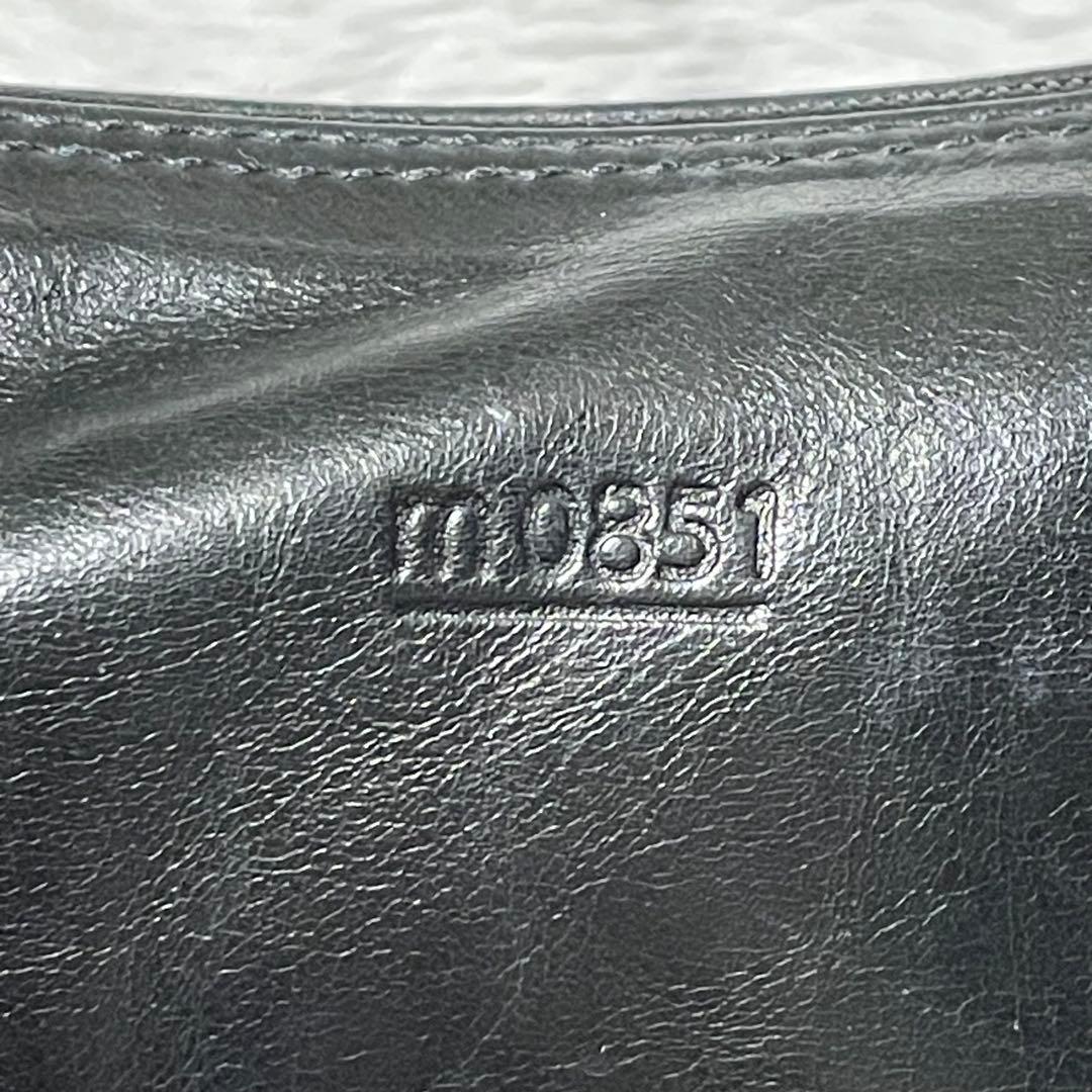 m0851 ショルダーバッグ　オールレザー　アニリンレザー　光沢　ブラック