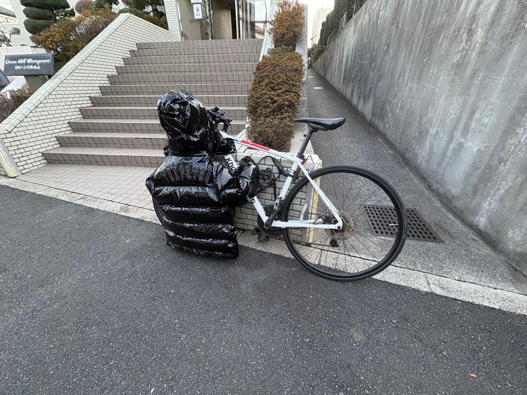 トラップスター　光沢 ブラック フード付き ダウンジャケット