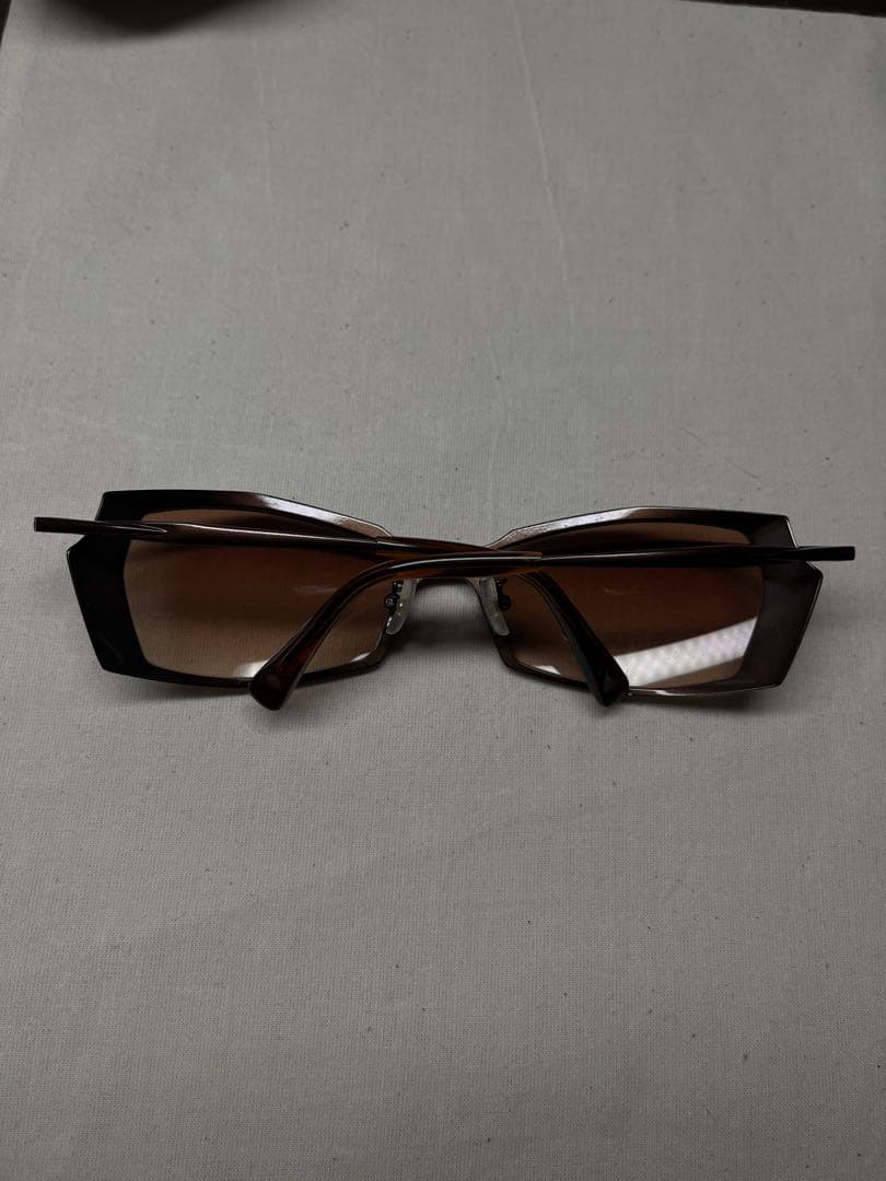 レスザンヒューマン　サングラス