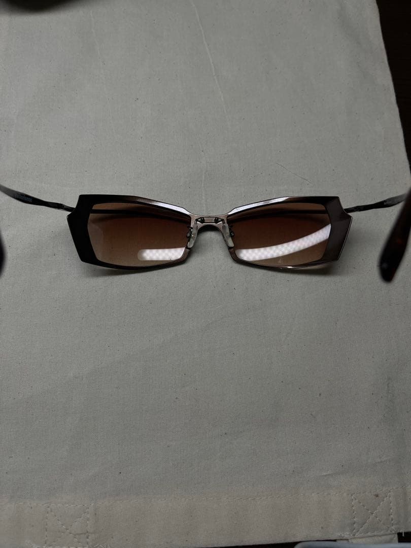 レスザンヒューマン　サングラス