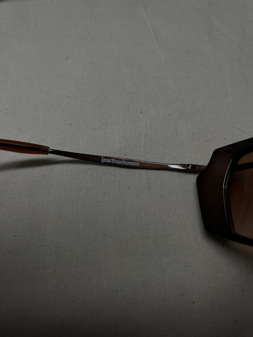 レスザンヒューマン　サングラス