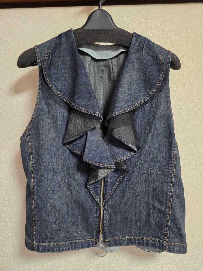 新品　未使用　ayane ダンガリー　フリル　ベスト